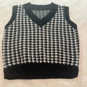 houndstoothth vest, fits like a size medium